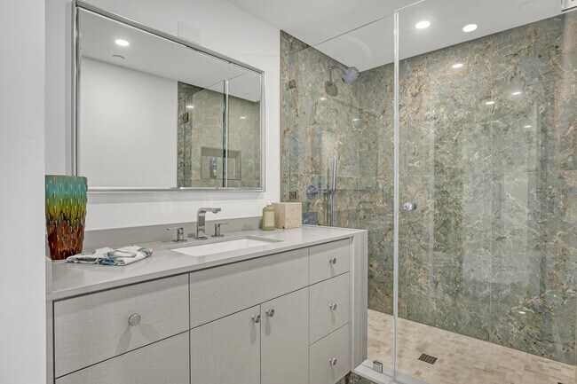Building Photo - 5200 N Ocean Dr