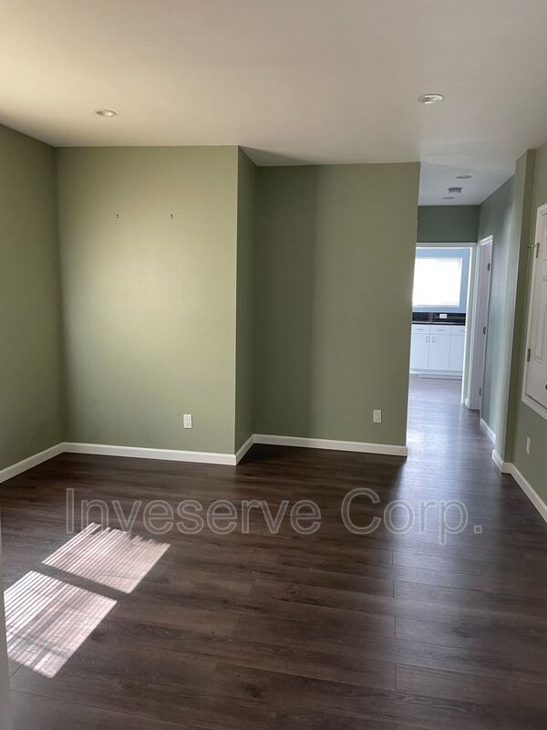 Building Photo - 1165 Sunvue Pl