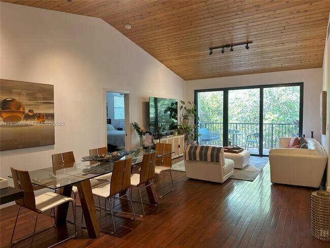 Primary Photo - 55 Ocean Ln Dr