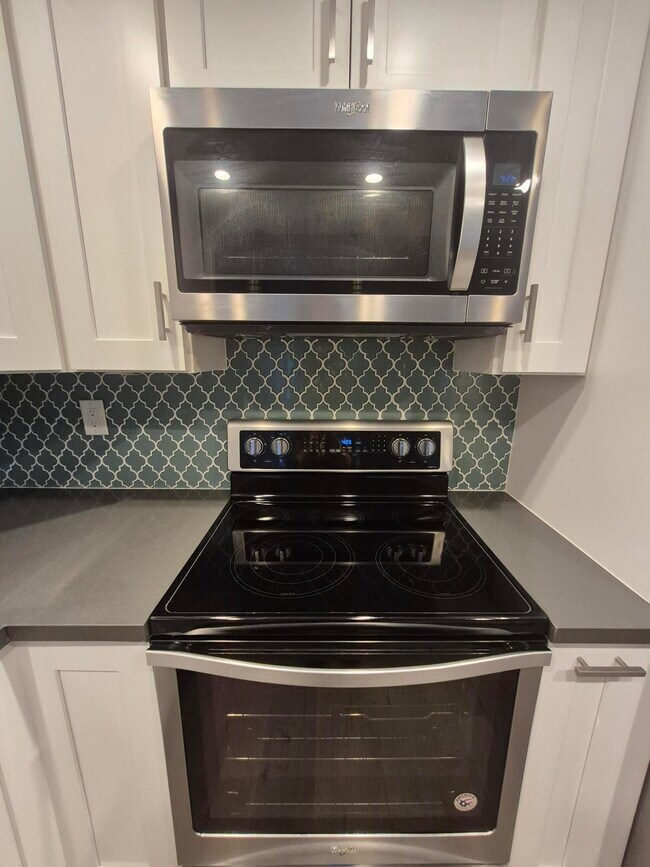 Building Photo - 600 W 9th St