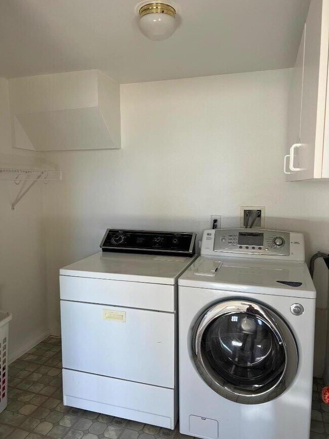 Building Photo - 3833 Brookdale Blvd