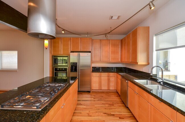 Building Photo - 1505 Utah St