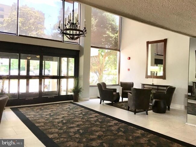 Building Photo - 2059 Huntington Ave