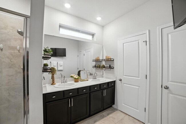 Building Photo - 324 Mountain Valley St