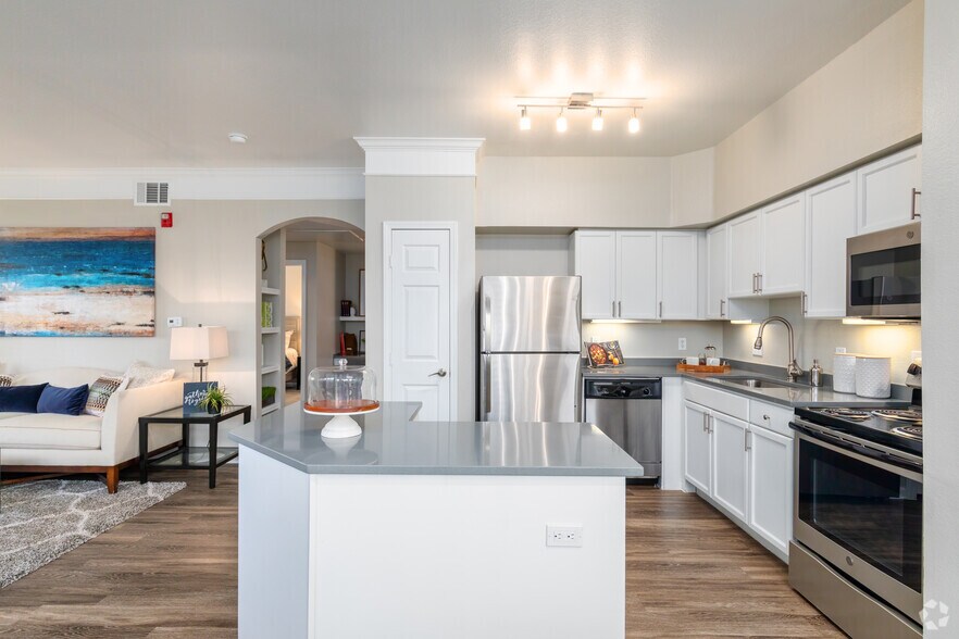 2BR, 2BA - 1244SF Kitchen - Lowry Park