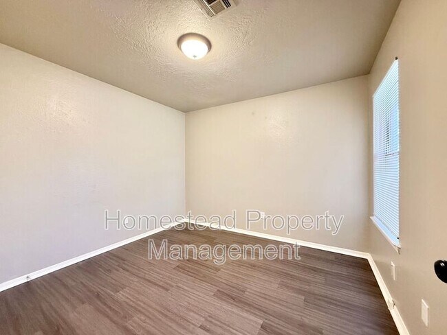 Building Photo - 146 Barrett Pl
