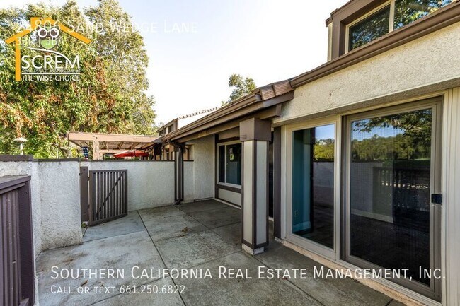 Building Photo - Three bedroom Townhome at Valencia Fairways