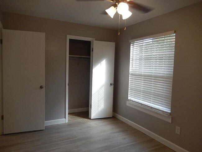 Building Photo - 520 Pasco Ct