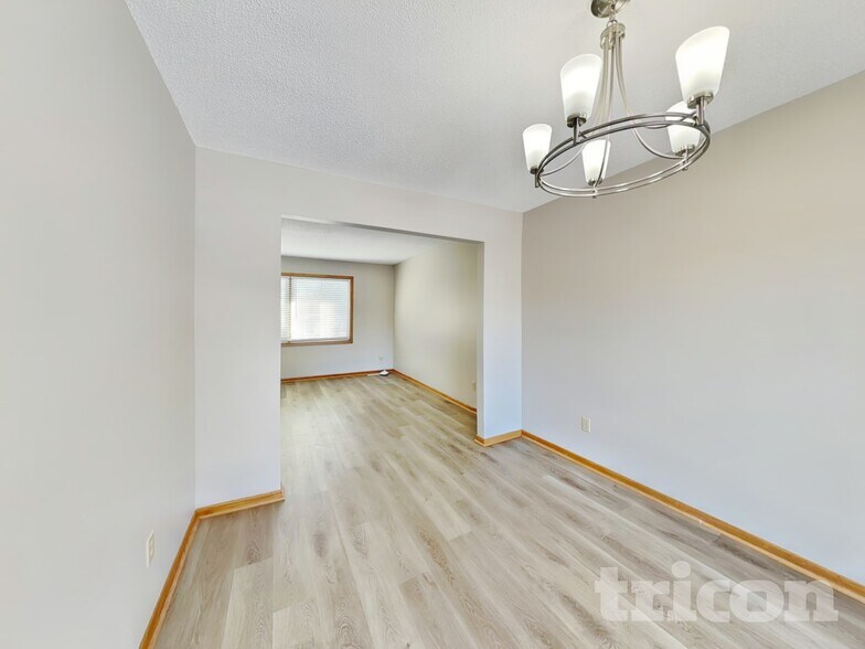 Building Photo - 11051 Quebec Ave N