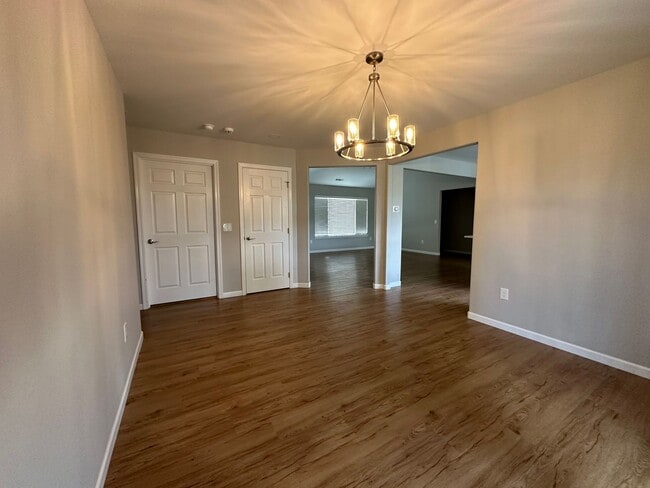 Building Photo - 921 Quail Point Ct