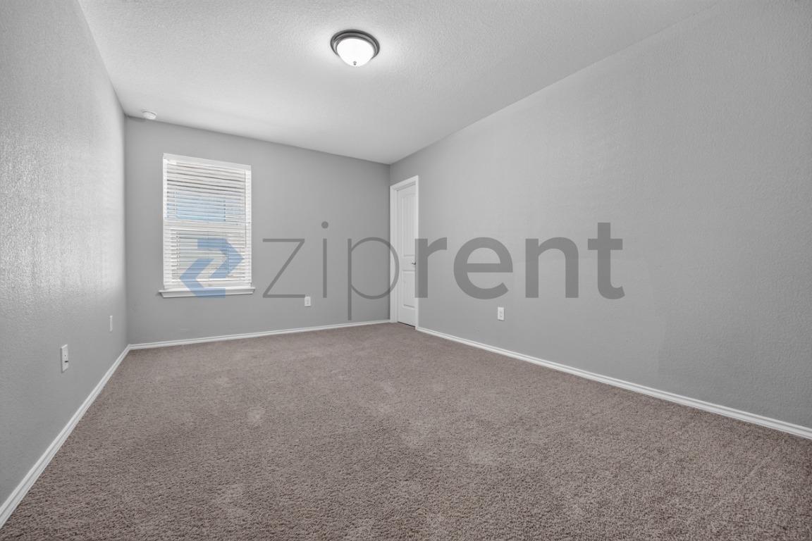 Building Photo - Unit