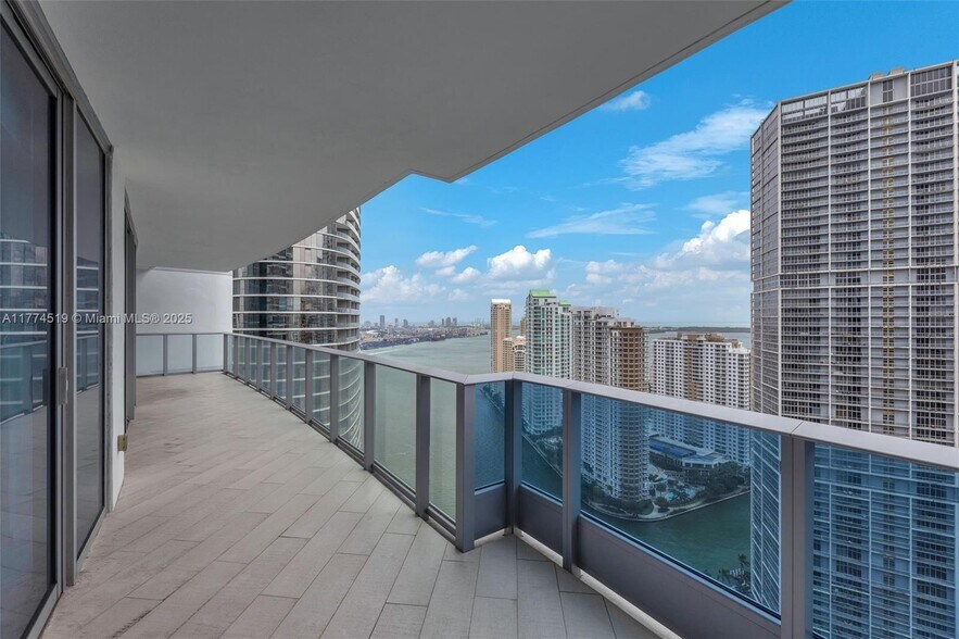 Building Photo - 200 Biscayne Blvd