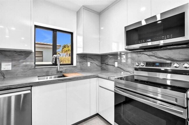 Building Photo - 8011 SW 18th Terrace