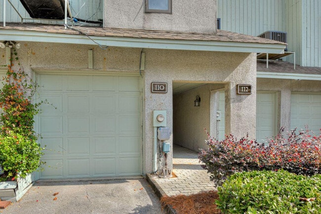 Building Photo - 110 Riverbend Dr