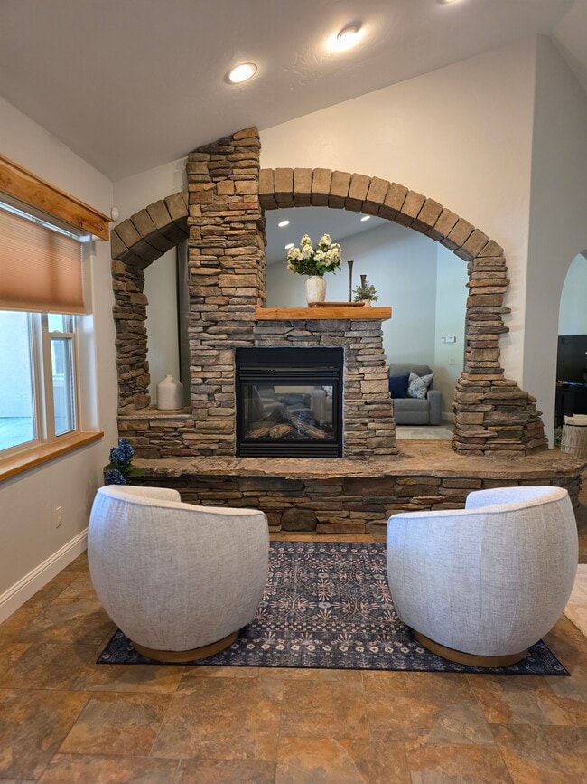 Building Photo - 3209 Silver Fox Dr