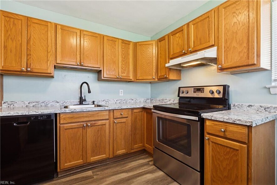 Building Photo - 301 Pepper Mill Ct