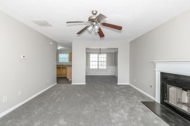Building Photo - Impressive 4 bed, 2.5 bath Home.