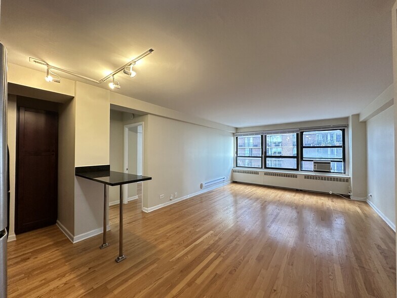 Building Photo - 4180 N Marine Dr