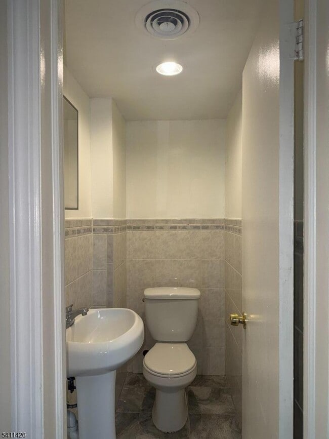 Building Photo - 128 Lincoln St