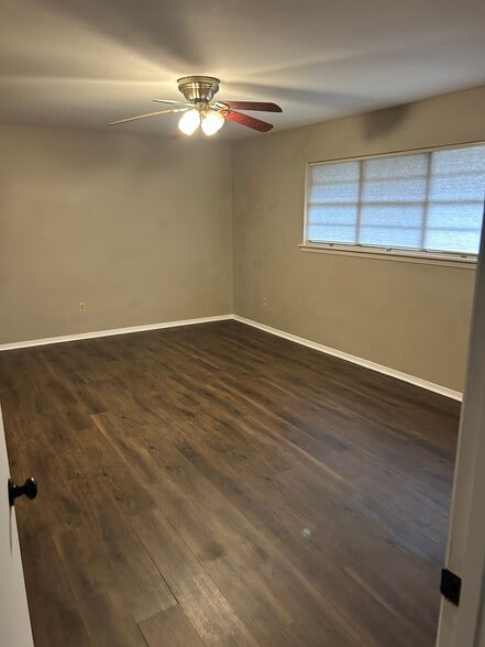 Building Photo - 867 Belden Dr