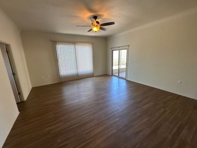 Building Photo - 9731 E Kleindale Rd