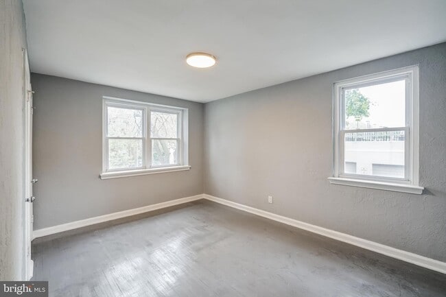 Building Photo - 2137 Bryn Mawr Ave