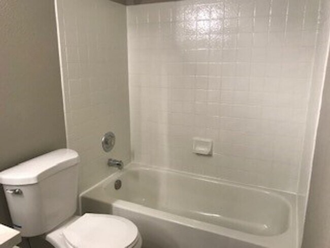 Building Photo - two bedroom two bath condo in Green Valley