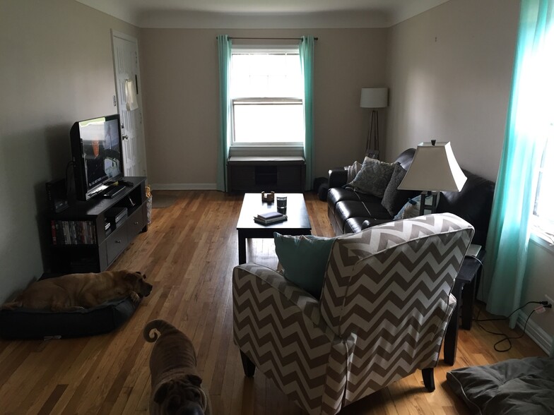 Living room - 3131 Milwaukee St