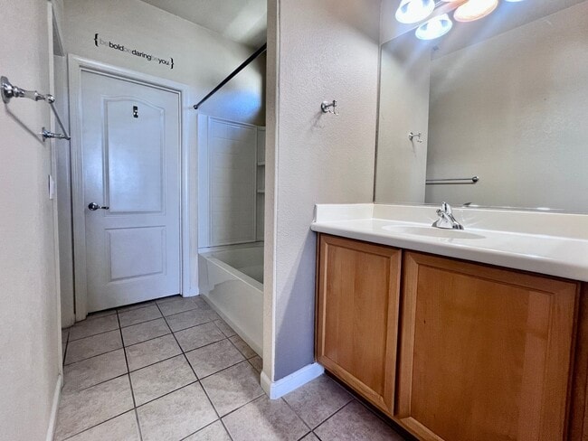 Building Photo - $2,295 Herndon & Armstrong, 2 Bedroom Cond...