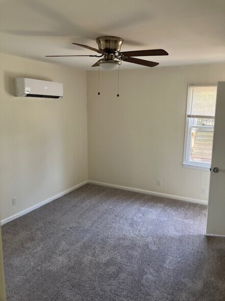 Building Photo - 473 Burlington Rd NE