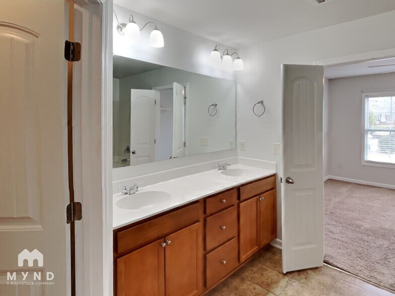 Building Photo - 397 Sand Bay Dr SW