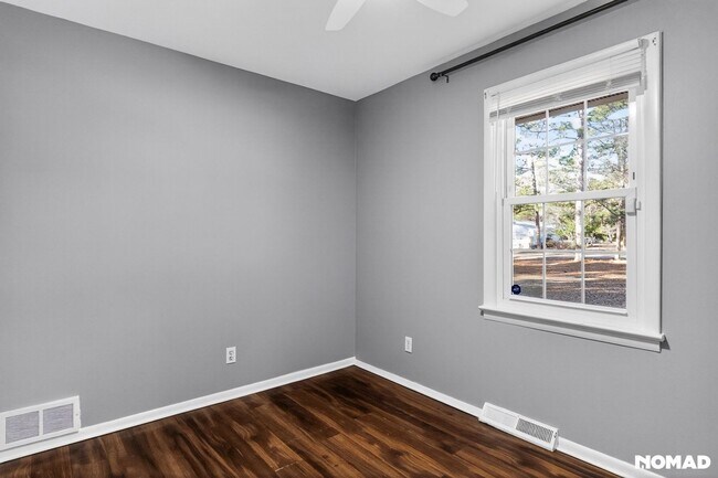 Building Photo - 215 N Pine St