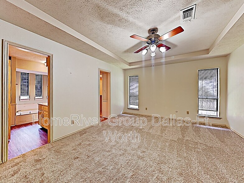 Building Photo - 1128 Stratford Dr