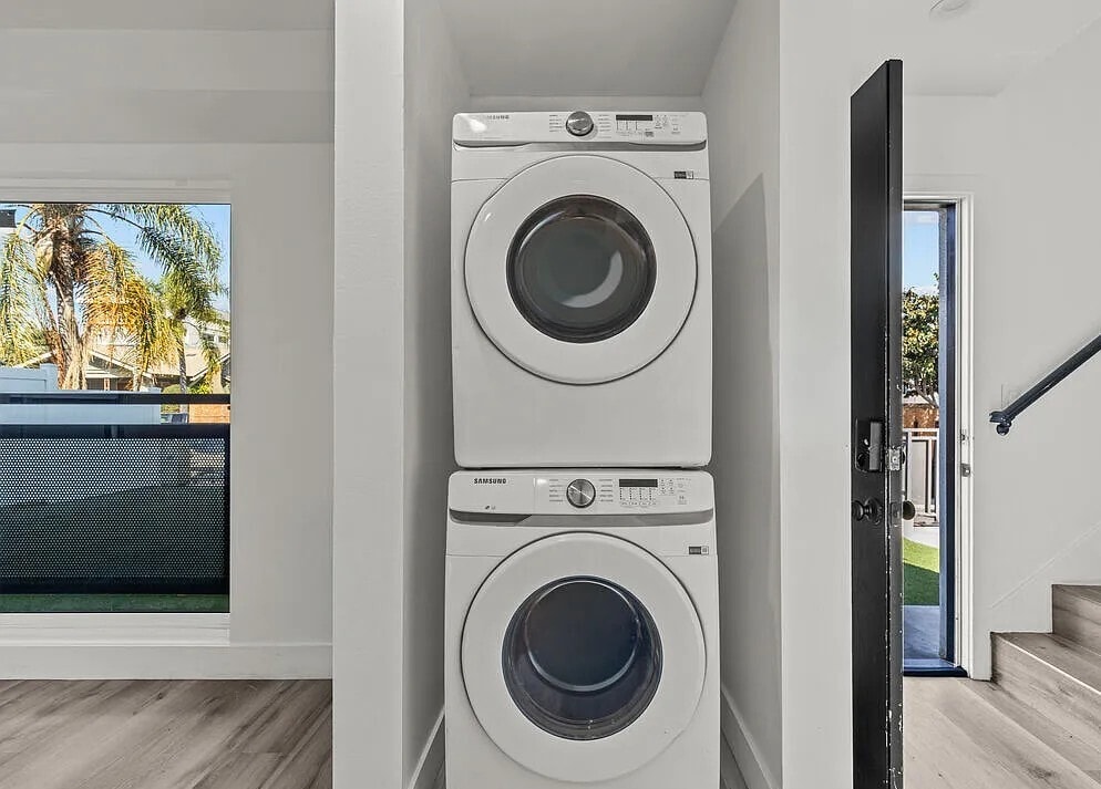 Building Photo - 1110 W 40th Pl