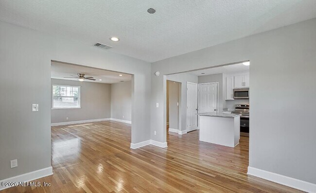 Building Photo - 2819 Oak St