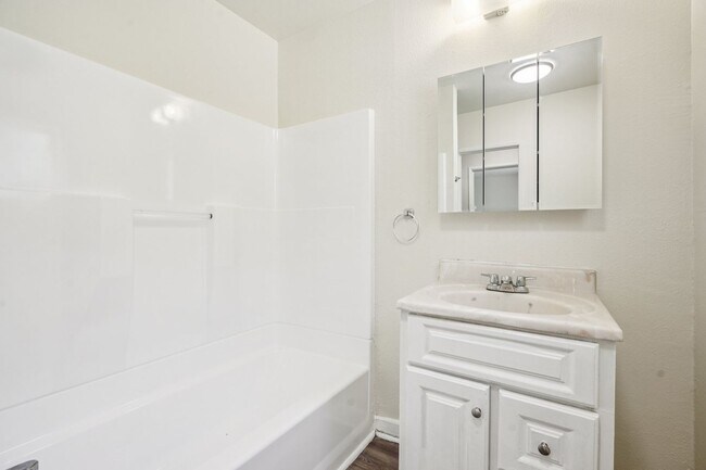 Building Photo - Discover Your New Home in the Kenton Neigh...