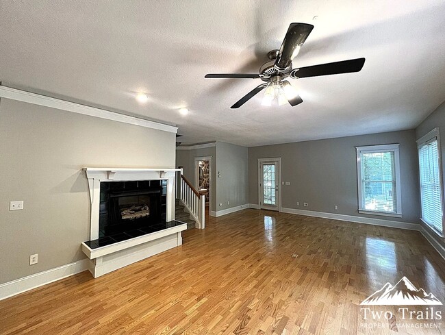 Building Photo - GORGEOUS 4 BED/2.5 BATH IN BILTMORE PARK