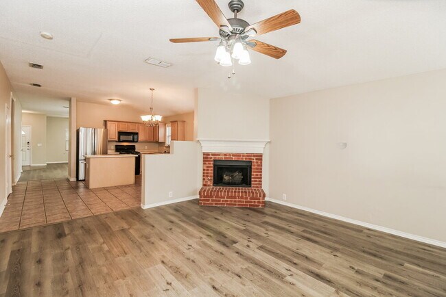 Building Photo - 1032 Springcreek Dr