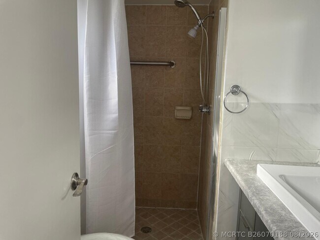 Building Photo - 2851 Somerset Dr