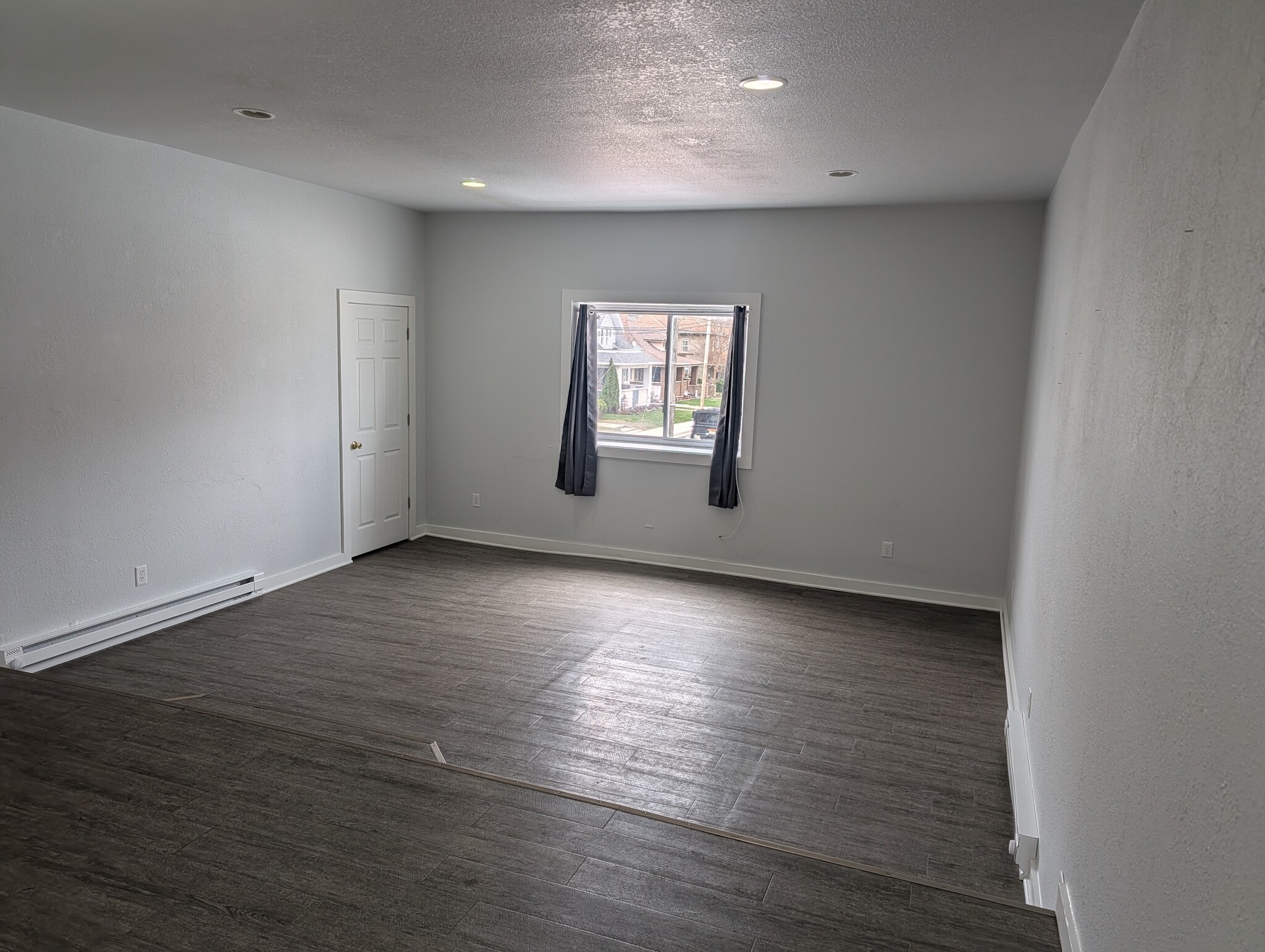 Building Photo - 102 S Main St