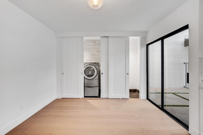 Building Photo - 6814 N 72nd Pl