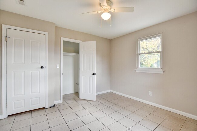 Building Photo - 511 Stafford St