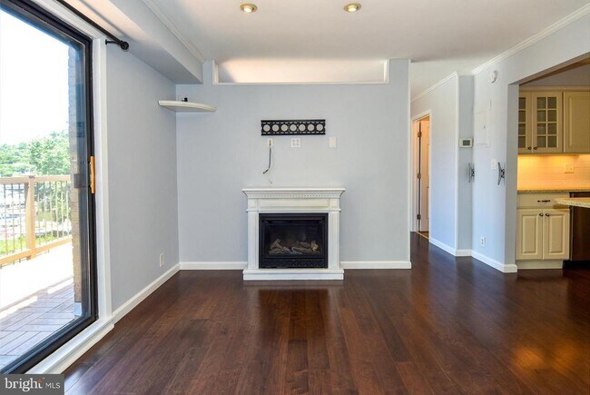 Building Photo - 308 Forbes St