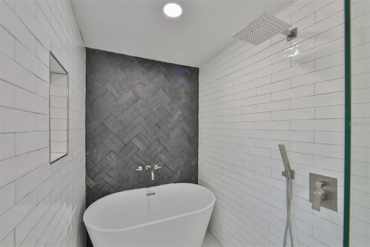 Building Photo - 2028 N Betty Ln