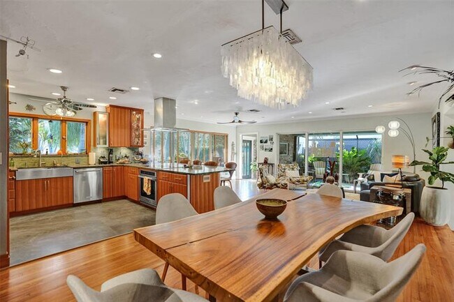 Building Photo - 1935 Harbour Inlet Dr