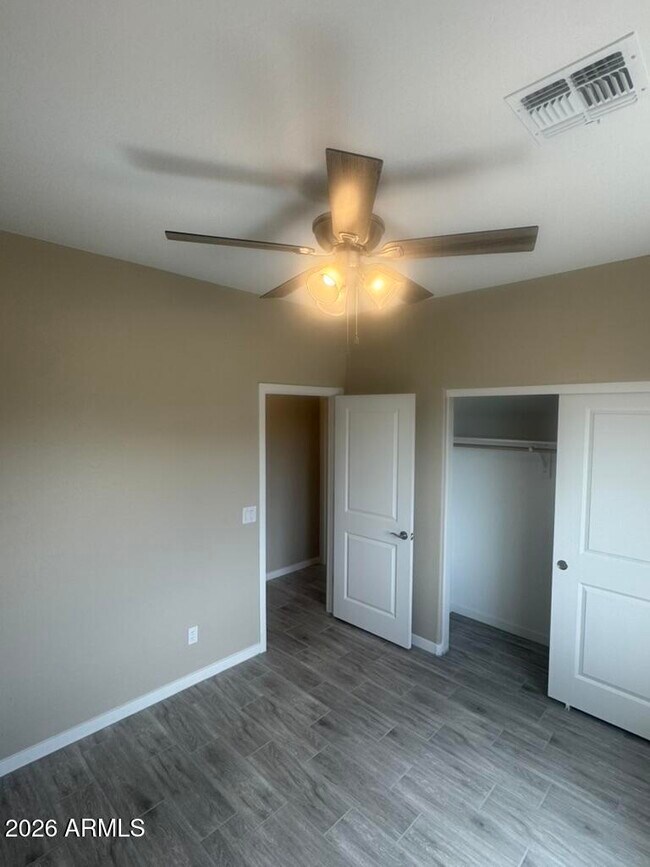Building Photo - 15235 S Country Club Dr