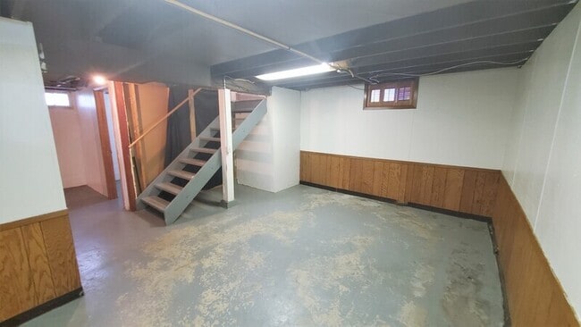 Building Photo - 514 36th St NE