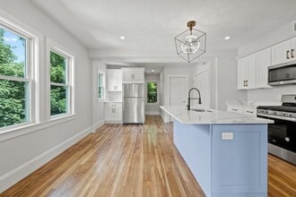 Building Photo - 580 Ashmont St