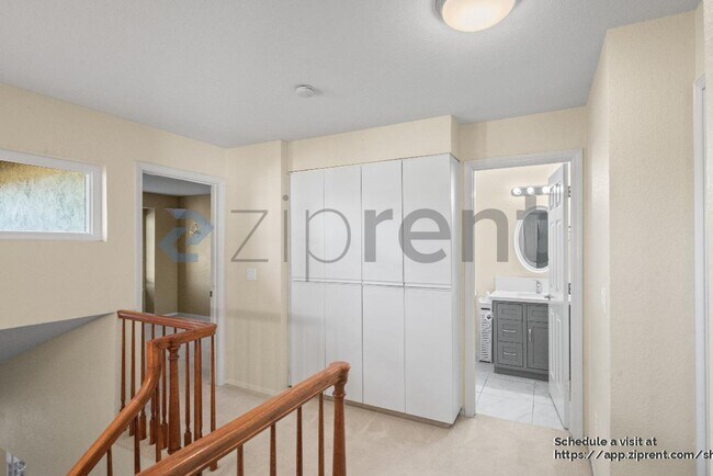 Building Photo - 7898 Gate Way