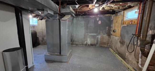 Building Photo - 1019 Green Ln